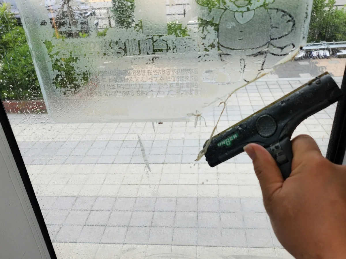 영양군 영양읍 사무실 고층 외창 장비 주변 정밀 위생청소 사례 - 행진크린